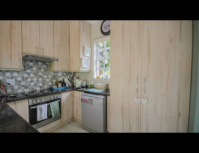 3 BEDROOM TOWNHOUSE FOR SALE IN SHELLY BEACH